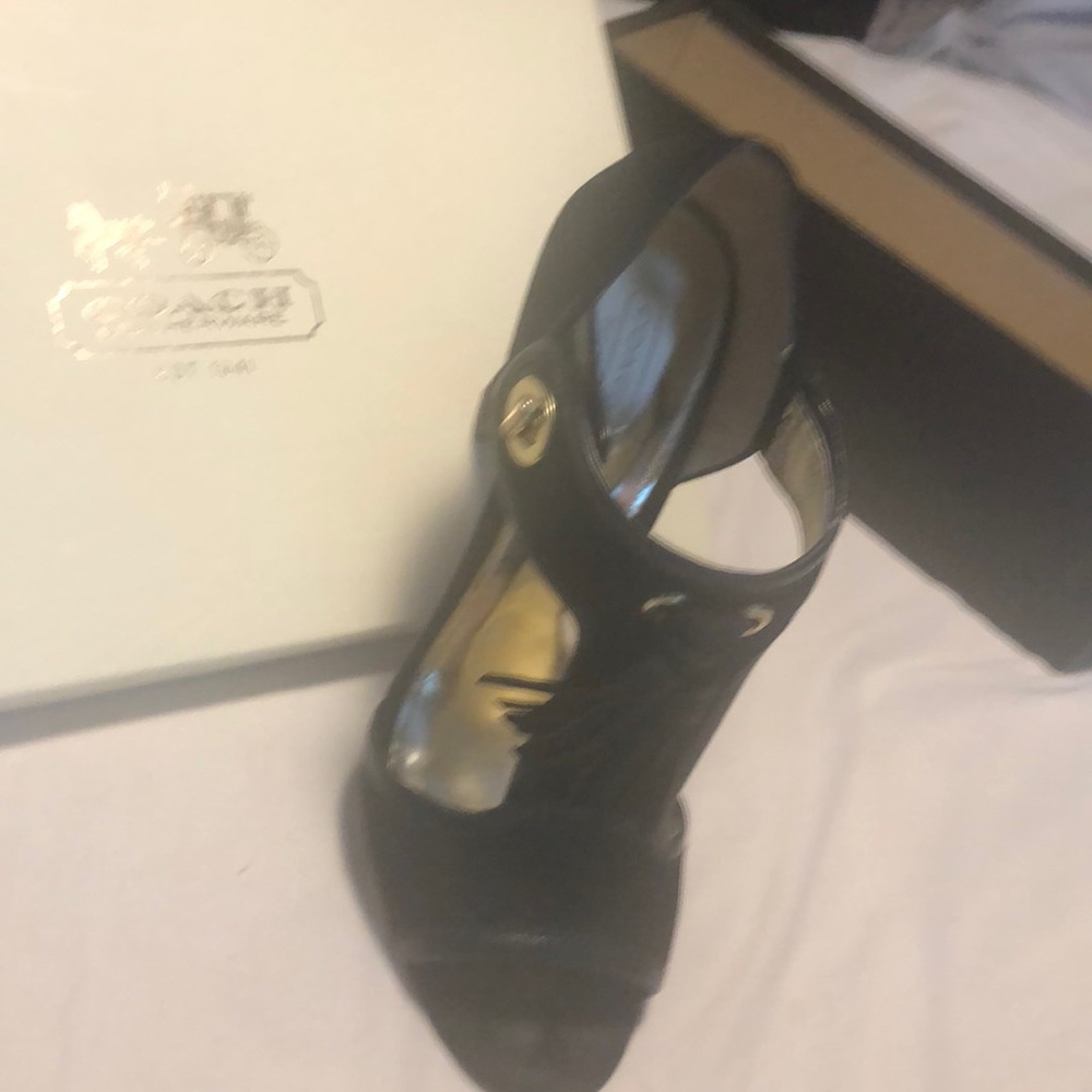 Coach heels 8.5 - Picture 2 of 4